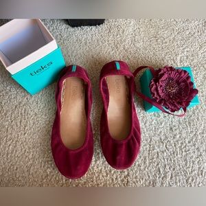 Rouge Tieks